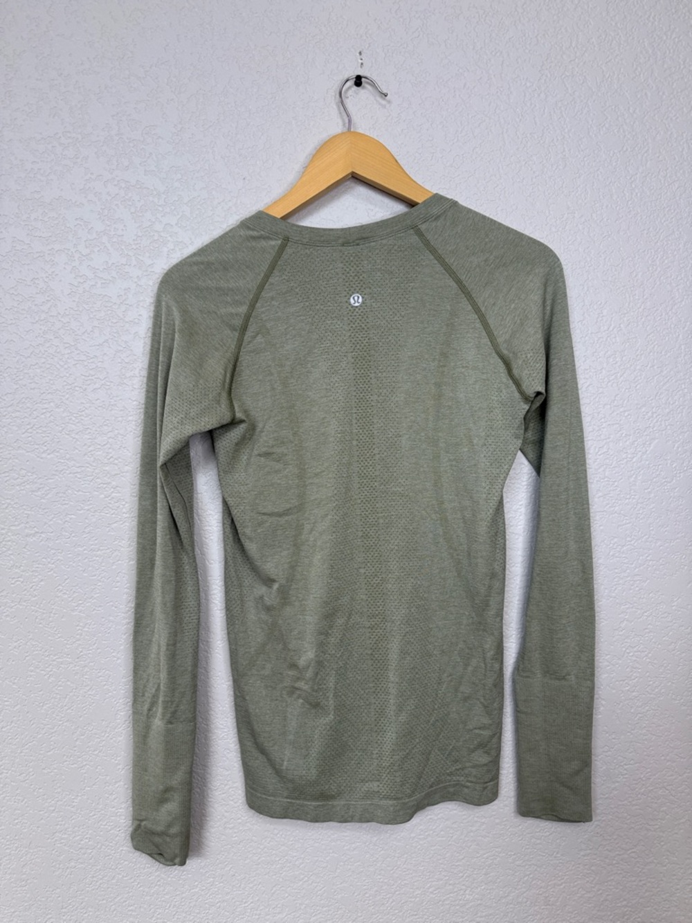 Lululemon Swiftly Tech Long Sleeve Top Light Green size 8 Womens - Picture 9 of 11
